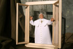 Papst mit geffneten Fenster